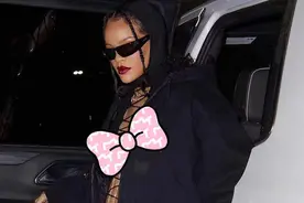 蕾哈娜又出街秀孕肚了！穿镂空紧身衣光着肚皮，7个月孕肚太吸睛图片