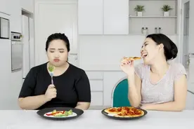 心理学家：为什么不建议和减肥成功的人做朋友，看完你就明白了图片