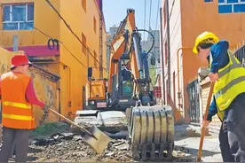 乌鲁木齐市米东区修补二十余条坑洼路图片