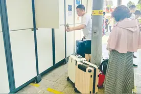 消除“行李焦虑” 提升旅游服务 西安景点行李寄存处为游客“减负”图片