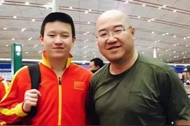 英达次子被批啃老一无是处，本人霸气回应，和巴图各走各路不联系图片