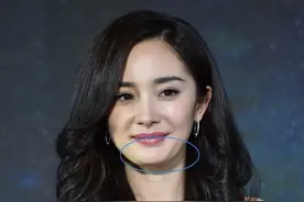 一看正脸是大美女，侧脸却“一马平川”，这8位女星美得很勉强图片