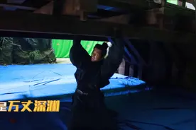 看《风起陇西》拍摄花絮，画面变得太搞笑，演员拍戏都要憋着笑图片