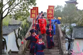 为何范进中举后突然疯了？把他中举后的官职放到现代，或许你也疯图片