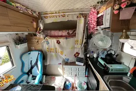 济南90后外卖小哥攒钱一年全款买房车，携妻女“仗剑走天涯”图片