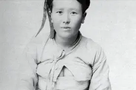 韩国真的存在过“露乳装”这种传统服装吗？为什么韩国人要否认？图片