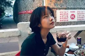 “姜泥”李庚希：读美国高中却考不上国内大学，还因抽烟引发争议图片