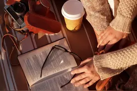 越是深爱你的中年男人，越不会对你做这些事情图片