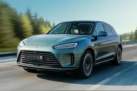 不再苦等充电桩，增程式电动汽车打破“续航焦虑”图片