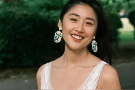 这个性感的华裔女孩，有钱又美还比你努力，以牛津最高荣誉毕业图片