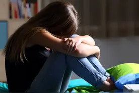 她曾被诊断抑郁、双相和精分，79个小时心理干预后，终于考上大学图片