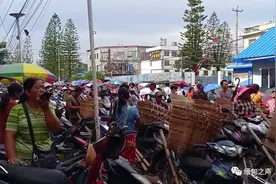 缅甸公民可持“蓝卡”入境中国：瑞丽口岸客流激增图片