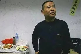 相声演义:聊聊郭德纲家的蟒袍，书房，古董，地毯，装饰。图片