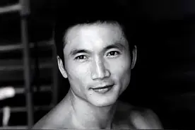 “反派专业户”的爱国心：用艺术践踏我们民族，我不可能接受图片