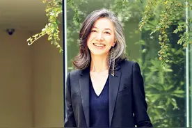 61岁的模特原由美，日系老年穿搭火出圈，原来精致与年龄无关图片