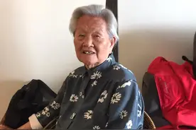 清明疫情不便给妈妈上坟.将康乃馨及写妈妈90岁生日此文献给妈妈图片