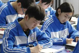 初中学生“发型标准”新规，男生干净又阳光，女生剪完直言有点丑图片