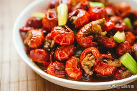 明明虾肉更多，为啥小龙虾虾尾要比整只小龙虾便宜？想知道真相吗图片
