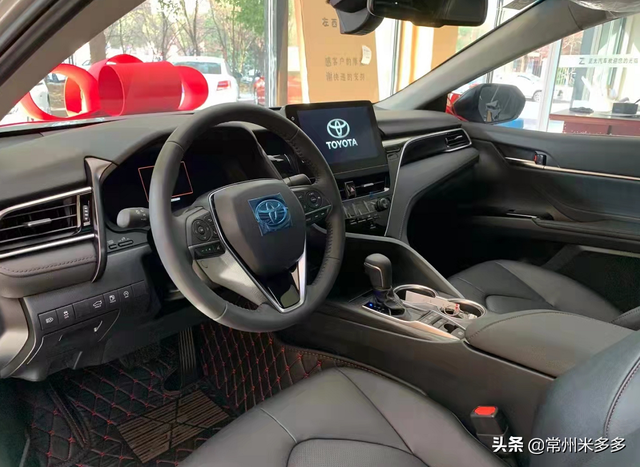 月销23635辆！体验丰田凯美瑞：外观豪华，动力浑厚，17.98万起