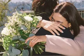 泰星Mark成功求婚女友Kim，钻戒高达65万，Nadech和Yaya成见证人图片