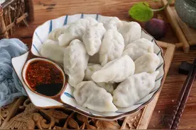 做萝卜猪肉馅饺子，萝卜的处理是关键，方法对了，饱满多汁味道香图片