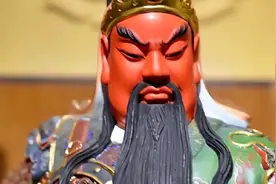 关羽的所有雕像，为何双眼都是闭着的？老木匠：谁敢让他睁开眼？图片