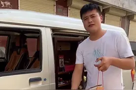 郑州李先生：全网最豪横的吃货，用茅台当料酒，五菱神车拉保险箱图片