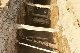 “挖断一根，倾家荡产”，挖机师傅是施工还是渡劫？图片