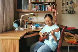 考上中医药大学的汶川地震截肢女孩：过膝长裙从没穿过，去成都后打算直接把假肢“大大方方露出来”图片