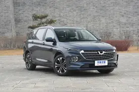 五菱凯捷:不到10万，6个座椅！空间不输奥德赛！马上还有混动版！图片