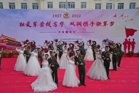 好甜！现役军人集体婚礼→图片