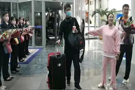 这三位“贵人”改变了孙颖莎的命运，努力是基础，但机遇更重要图片