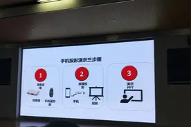 老师大意忘关手机投屏，随后出现“满屏的绿色”，学生看了都心疼图片