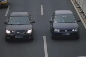 车上不贴这张卡片，会被罚款500元是真的吗？图片