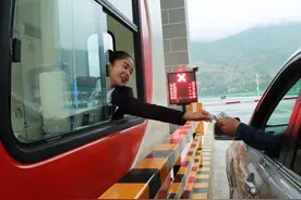 取消高速收费，钱都加入油费中，真的是个利民好主意吗？图片