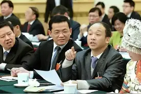 2013年“两会”上企业家肖安江直接打断李克强讲话，讲了5条建议图片