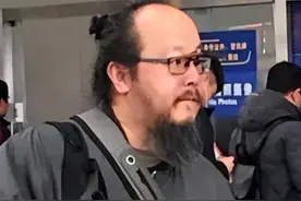 年轻时惊艳了时光，老后颜值崩塌，这8位男星仿佛像变了个人图片