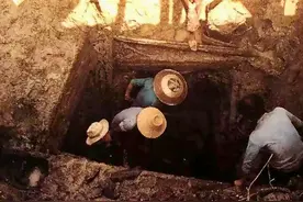 2002年湘西深山突现千年古井，考古队井底捞出一物轰动考古界图片