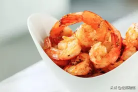 只需4个步骤，就能把大虾处理的干干净净！厨房常备小妙招~图片