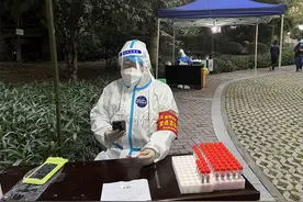 退伍老兵两度请缨当“大白”图片