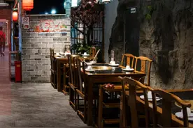 疫情下餐饮人最真实的生存现状：坚持太难，放弃不舍图片