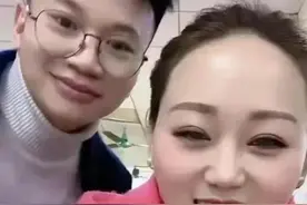 连体夫妻走红后，无腿丈夫劈腿女粉丝，被抛弃的独臂妻子如今怎样图片