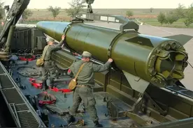 俄罗斯竖起导弹，立陶宛总统仍然拒绝解除禁运，称不信俄军会动武图片