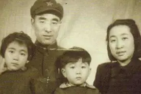 林豆豆被下放劳动，患病没钱进行手术。刘源得知后亲自处理图片