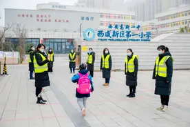 校园内外开学第一天的样子！图片