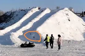 雪场游客相撞视频网上热传 专家提醒：看似搞笑其实很危险图片