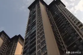 2021年，3岁男童因参观亲戚新房而丧命，父母将亲戚告上法庭图片