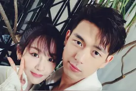 杨紫李现更多疑似恋爱细节被扒，继情侣手机壳后，两人再穿情侣装图片