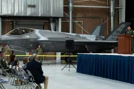 美媒：美军给F35换上歼20涂装，模拟中国空军高端战力打空战对抗图片