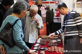 揭秘沉香骗局！北京女子45万买念珠，专家：只值50块！图片